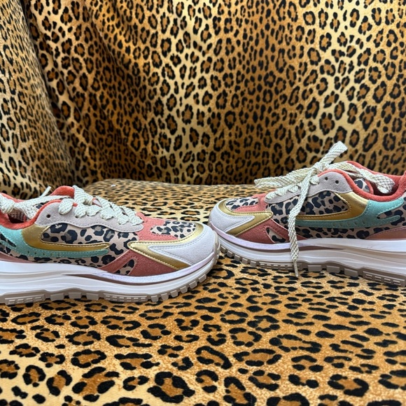 New Blowfish Malibu Leopard Print Sneakers with Gold and Pink Accents - Picture 5 of 7
